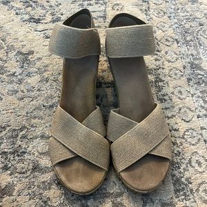 Charleston Shoe Co - Classic “Cannon” Wedge in Linen - womens size 9.5